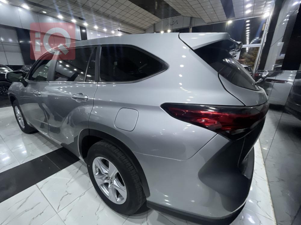 تۆیۆتا هایلاندەر